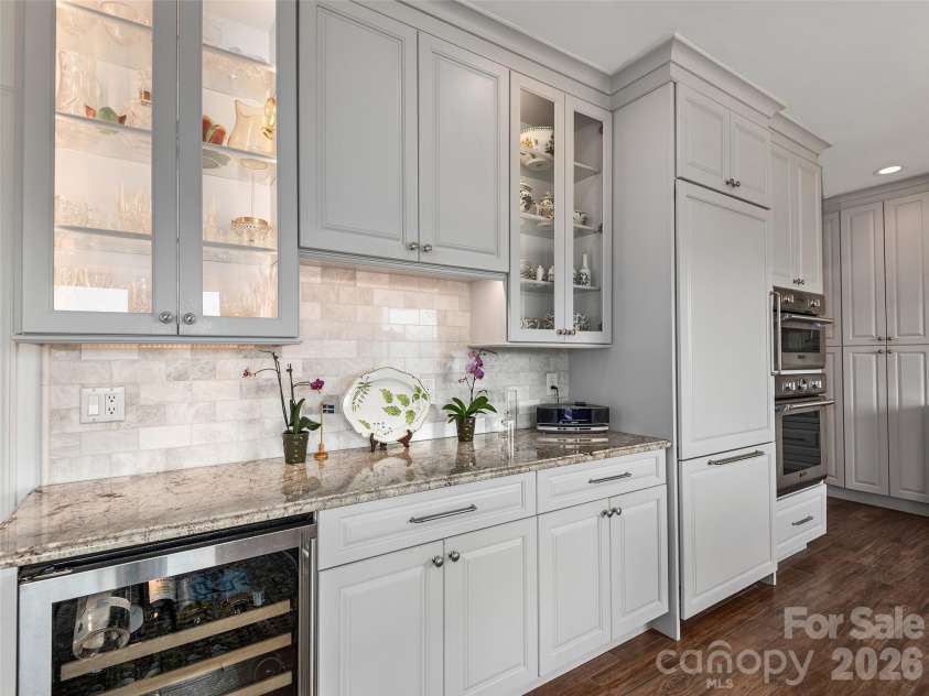 18 Thornapple Drive, Hendersonville, NC 28739.  MLS# CAR4393098, YatesRealty ID 13452. 