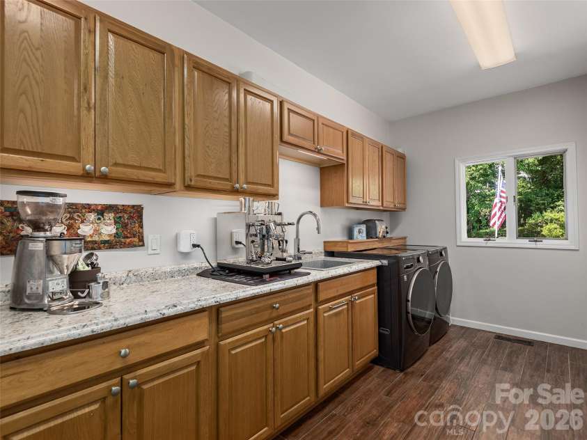 18 Thornapple Drive, Hendersonville, NC 28739.  MLS# CAR4393098, YatesRealty ID 13452. 