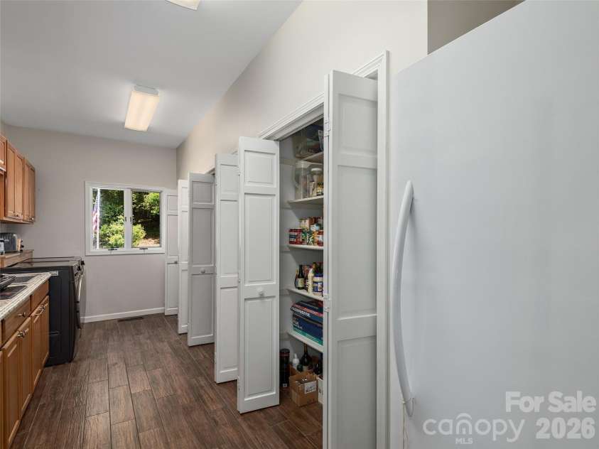 18 Thornapple Drive, Hendersonville, NC 28739.  MLS# CAR4393098, YatesRealty ID 13452. 