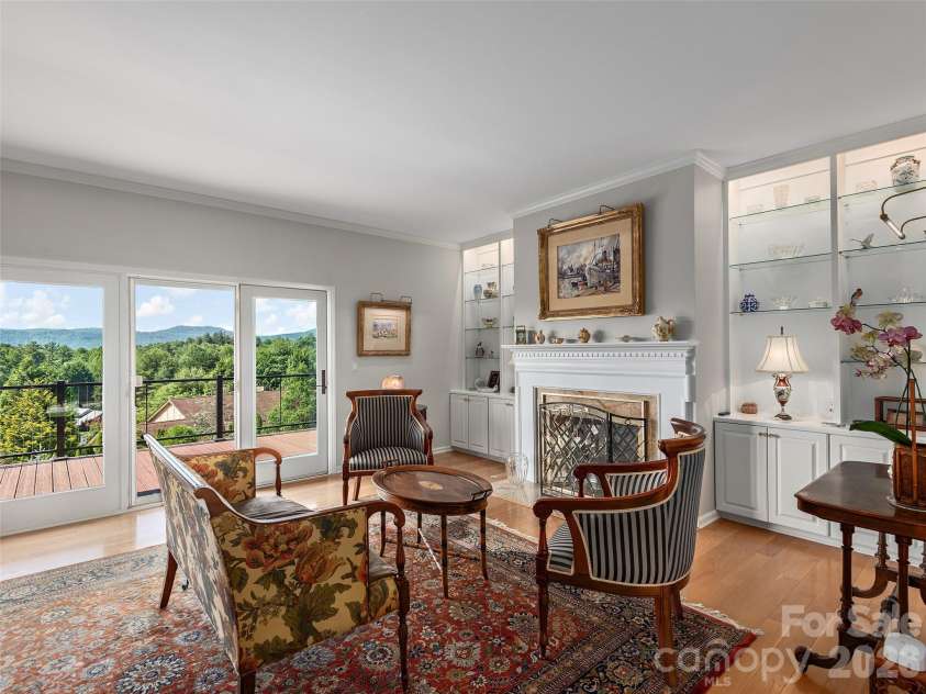 18 Thornapple Drive, Hendersonville, NC 28739.  MLS# CAR4393098, YatesRealty ID 13452. 