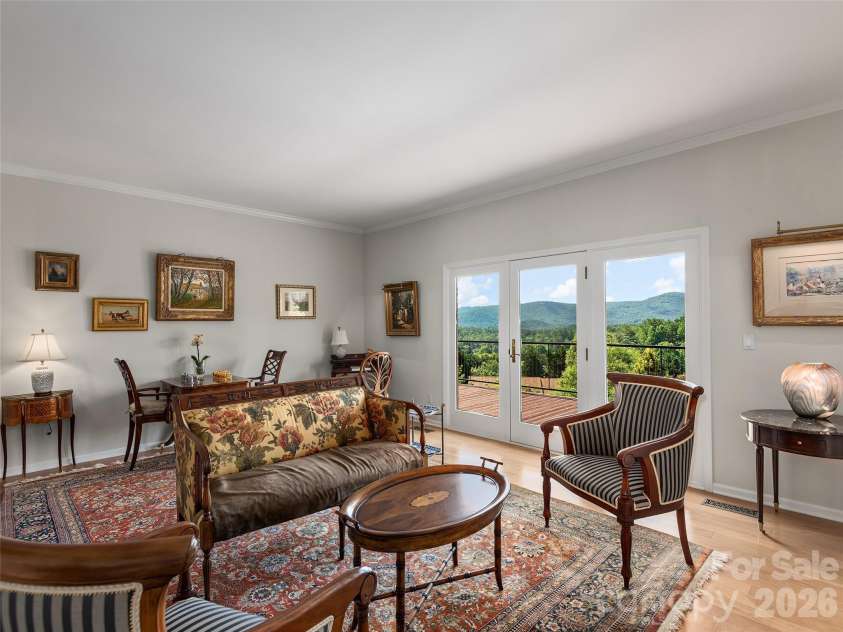 18 Thornapple Drive, Hendersonville, NC 28739.  MLS# CAR4393098, YatesRealty ID 13452. 