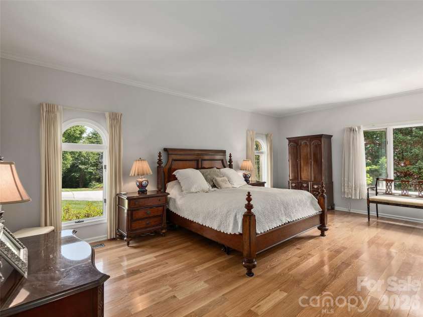 18 Thornapple Drive, Hendersonville, NC 28739.  MLS# CAR4393098, YatesRealty ID 13452. 
