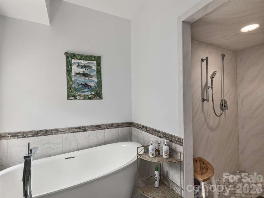 18 Thornapple Drive, Hendersonville, NC 28739.  MLS# CAR4393098, YatesRealty ID 13452. 