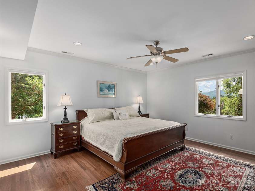 18 Thornapple Drive, Hendersonville, NC 28739.  MLS# CAR4393098, YatesRealty ID 13452. 