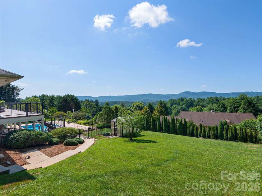 18 Thornapple Drive, Hendersonville, NC 28739.  MLS# CAR4393098, YatesRealty ID 13452. 