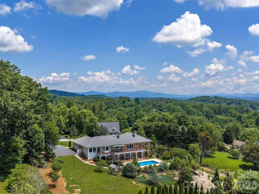 18 Thornapple Drive, Hendersonville, NC 28739.  MLS# CAR4393098, YatesRealty ID 13452. 