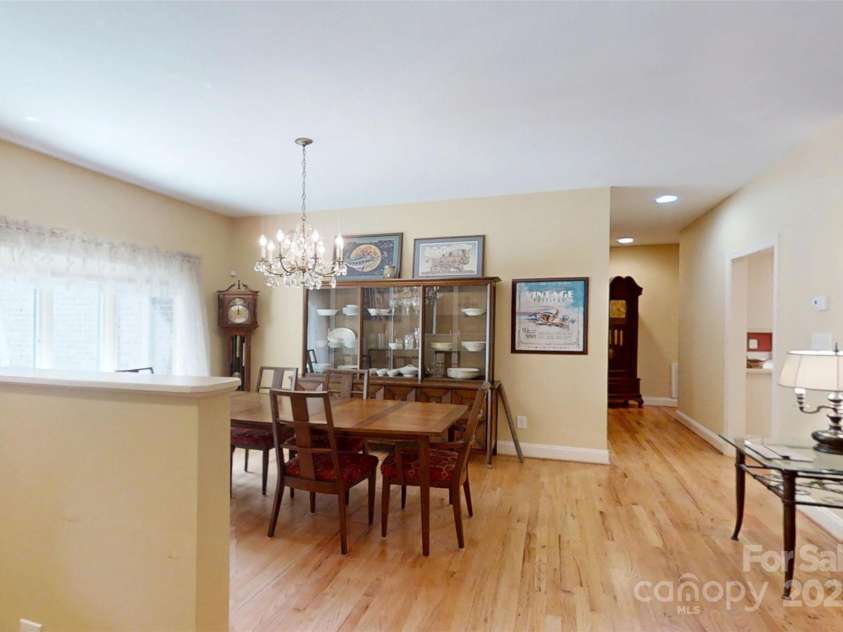 1061 14th Avenue Drive, Hickory, NC 28601.  MLS# CAR4257798, YatesRealty ID 13453. 