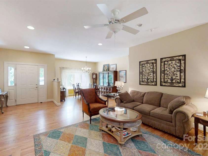 1061 14th Avenue Drive, Hickory, NC 28601.  MLS# CAR4257798, YatesRealty ID 13453. Open Floor Plan