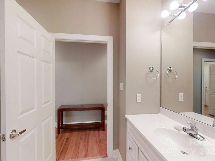 1061 14th Avenue Drive, Hickory, NC 28601.  MLS# CAR4257798, YatesRealty ID 13453. Second Bathroom