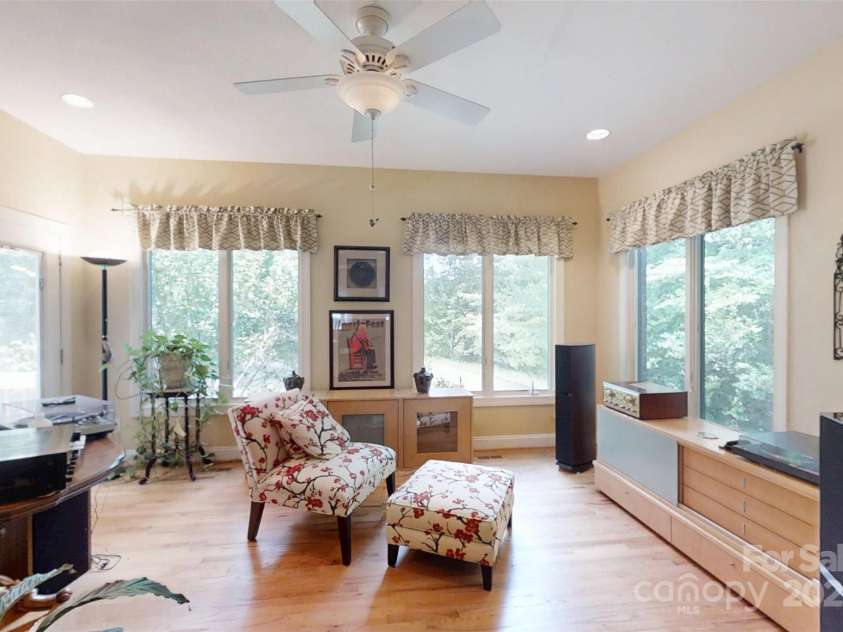 1061 14th Avenue Drive, Hickory, NC 28601.  MLS# CAR4257798, YatesRealty ID 13453. Sun Room/Office