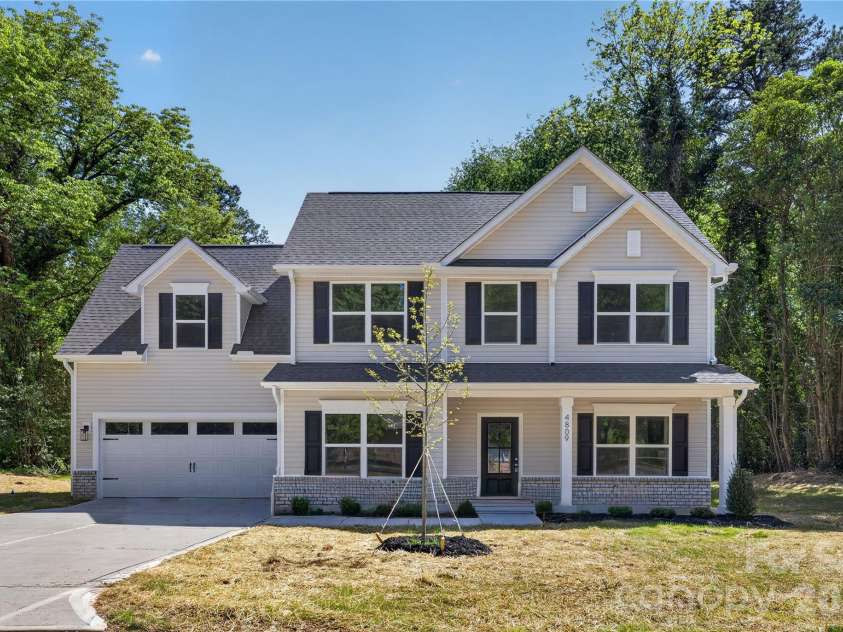 4809 Eleanor Drive, Charlotte, NC 28208.  MLS# CAR4359149, YatesRealty ID 13453. 