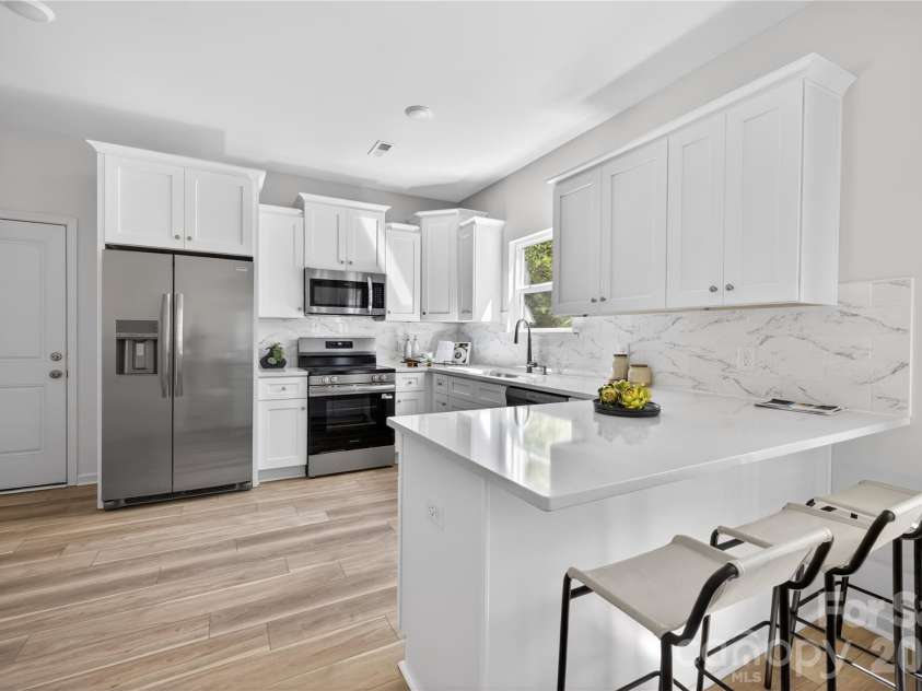 4809 Eleanor Drive, Charlotte, NC 28208.  MLS# CAR4359149, YatesRealty ID 13453. 
