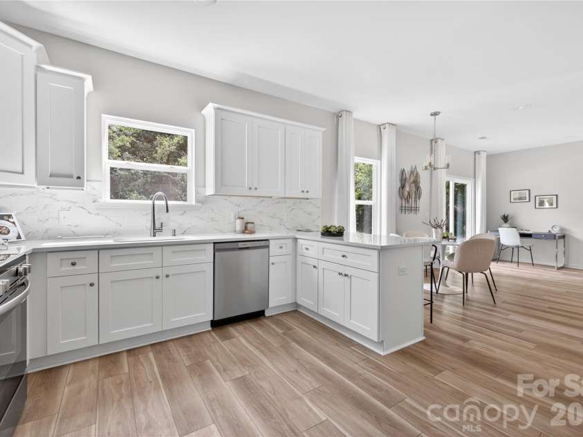 4809 Eleanor Drive, Charlotte, NC 28208.  MLS# CAR4359149, YatesRealty ID 13453. 