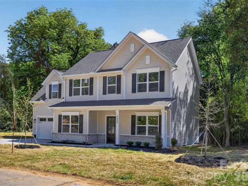4809 Eleanor Drive, Charlotte, NC 28208.  MLS# CAR4359149, YatesRealty ID 13453. 