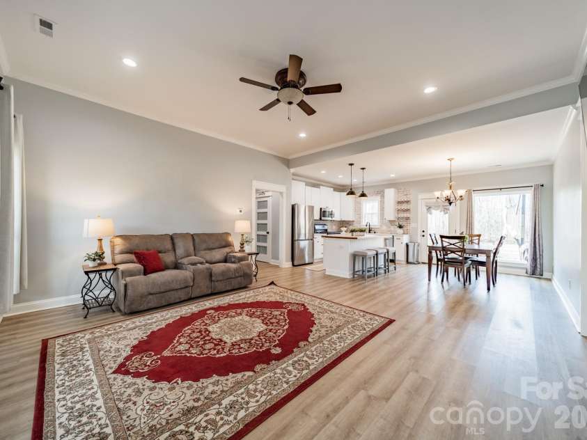 2005 Briarwood Circle, Fort Mill, SC 29715.  MLS# CAR4338146, YatesRealty ID 13454. 