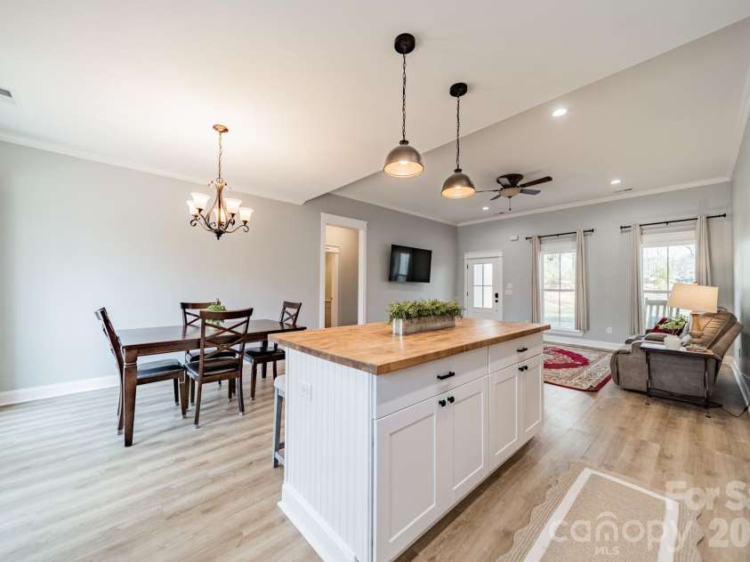 2005 Briarwood Circle, Fort Mill, SC 29715.  MLS# CAR4338146, YatesRealty ID 13454. 