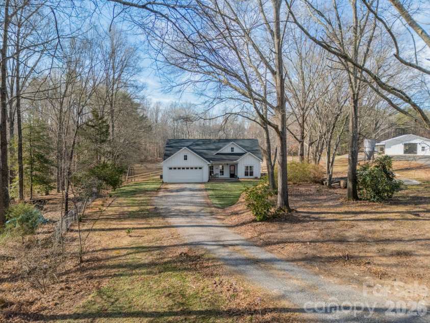 2005 Briarwood Circle, Fort Mill, SC 29715.  MLS# CAR4338146, YatesRealty ID 13454. 