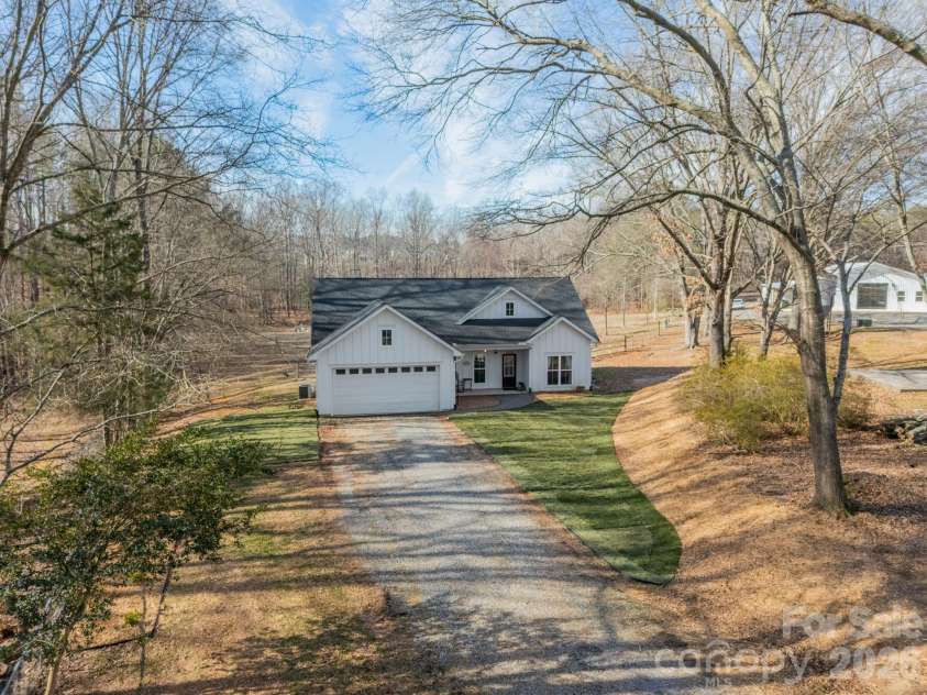 2005 Briarwood Circle, Fort Mill, SC 29715.  MLS# CAR4338146, YatesRealty ID 13454. 