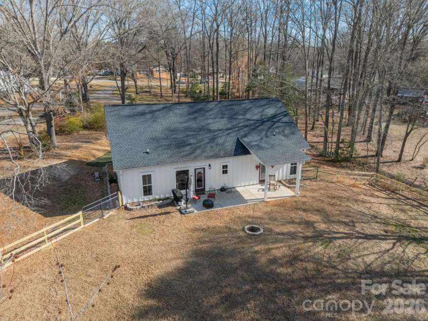 2005 Briarwood Circle, Fort Mill, SC 29715.  MLS# CAR4338146, YatesRealty ID 13454. 