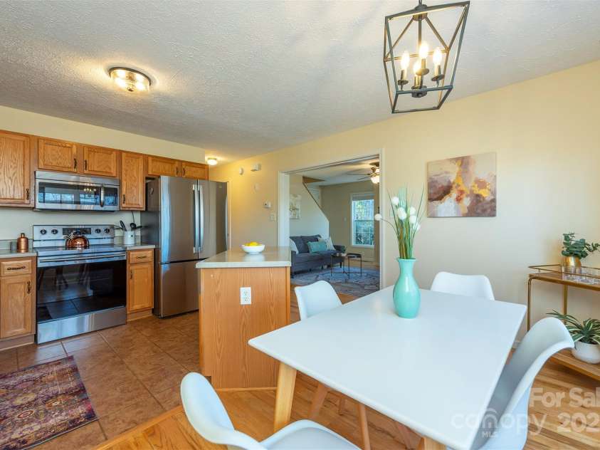 29 Beverly Grove Lane, Candler, NC 28715.  MLS# CAR4235867, YatesRealty ID 13455. 