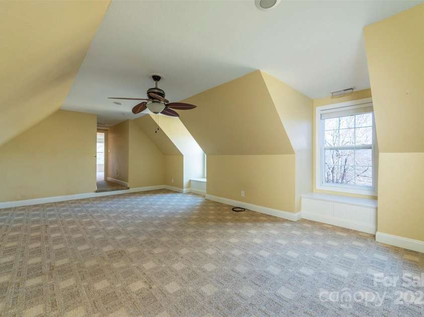 29 Beverly Grove Lane, Candler, NC 28715.  MLS# CAR4235867, YatesRealty ID 13455. Bonus room