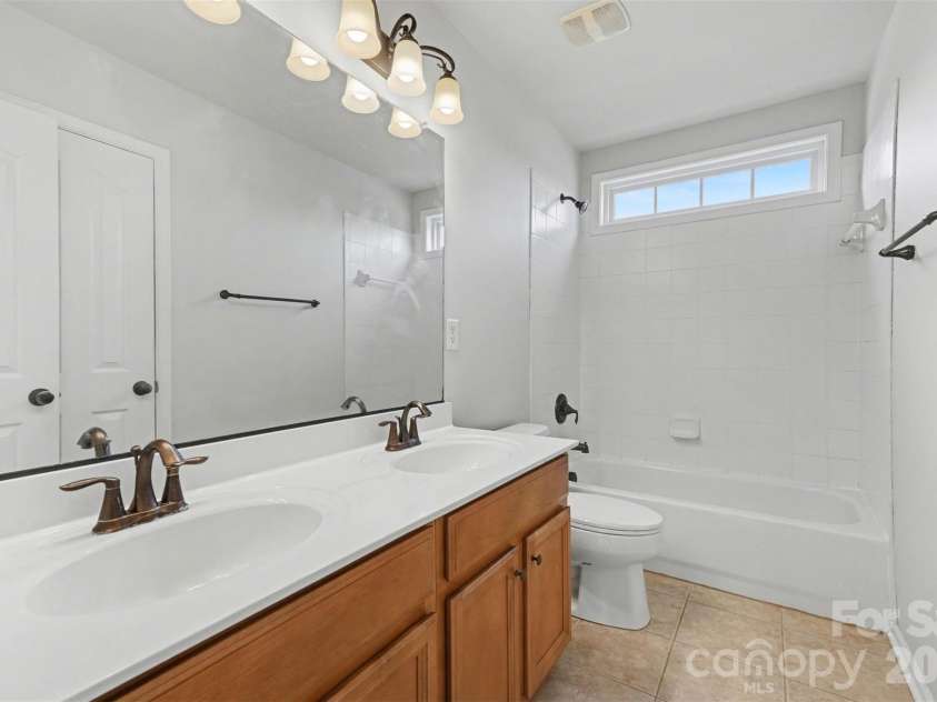 7512 Chasewater Drive, Harrisburg, NC 28075.  MLS# CAR4360354, YatesRealty ID 13455. Upstairs Full Bathroom