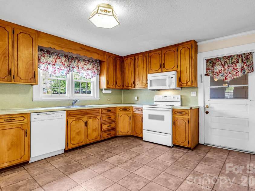 1325 Longview Avenue, Salisbury, NC 28146.  MLS# CAR4368663, YatesRealty ID 13456. 
