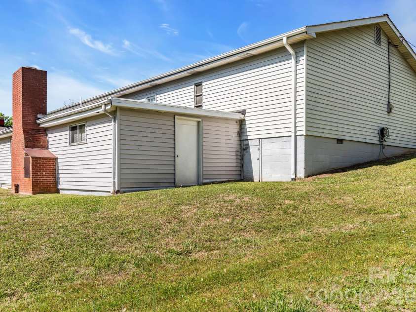 1325 Longview Avenue, Salisbury, NC 28146.  MLS# CAR4368663, YatesRealty ID 13456. 
