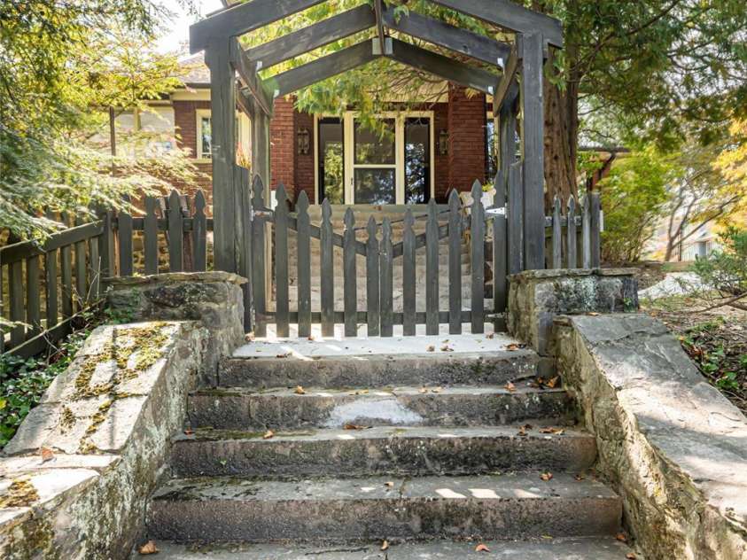 56 Sherwood Road, Asheville, NC 28803.  MLS# CAR4180458, YatesRealty ID 13457. Granite Front Steps