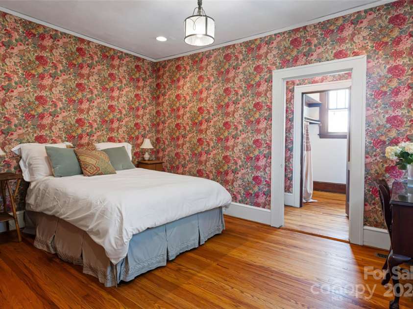 56 Sherwood Road, Asheville, NC 28803.  MLS# CAR4180458, YatesRealty ID 13457. Main Floor Guest Suite