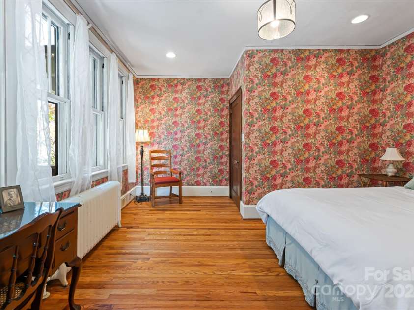 56 Sherwood Road, Asheville, NC 28803.  MLS# CAR4180458, YatesRealty ID 13457. Main Floor Guest Suite