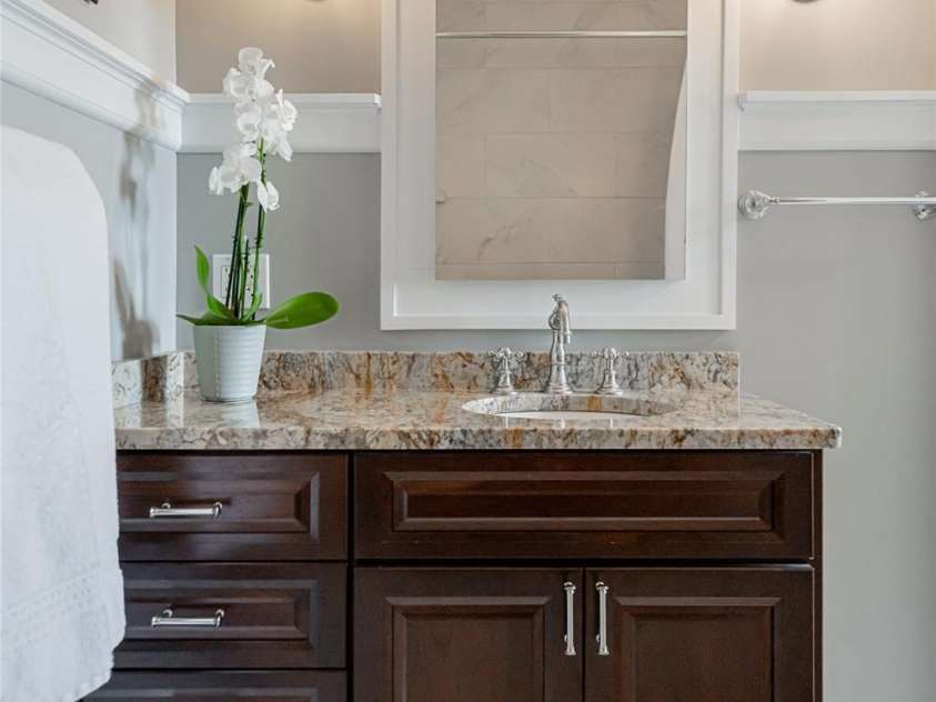 56 Sherwood Road, Asheville, NC 28803.  MLS# CAR4180458, YatesRealty ID 13457. Primary Suite Bath