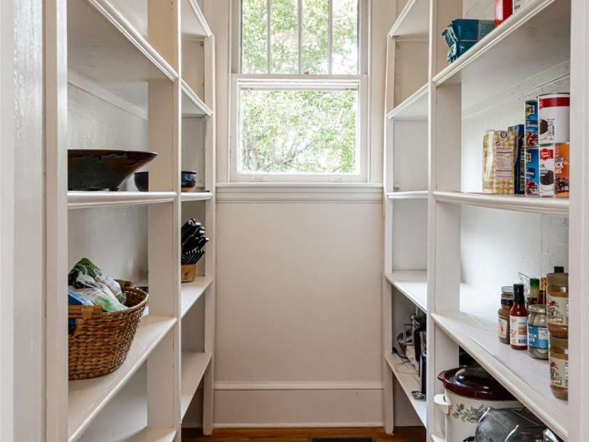 56 Sherwood Road, Asheville, NC 28803.  MLS# CAR4180458, YatesRealty ID 13457. Walk In Pantry