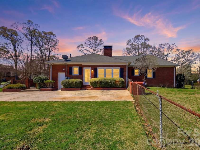 1280 Queensgate Street, Gastonia, NC 28054.  MLS# CAR4362744, YatesRealty ID 13459. 