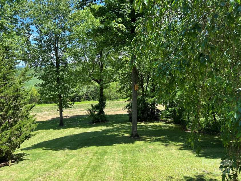 336 Winding Way Lane, Hendersonville, NC 28792.  MLS# CAR4202529, YatesRealty ID 13459. Backyard in the summer