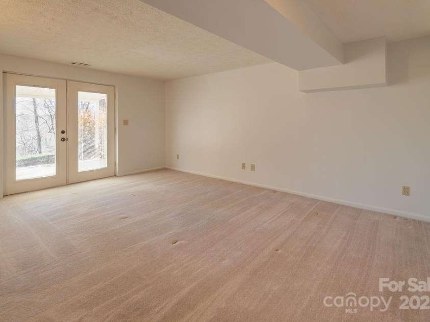 336 Winding Way Lane, Hendersonville, NC 28792.  MLS# CAR4202529, YatesRealty ID 13459. Basement Bedroom