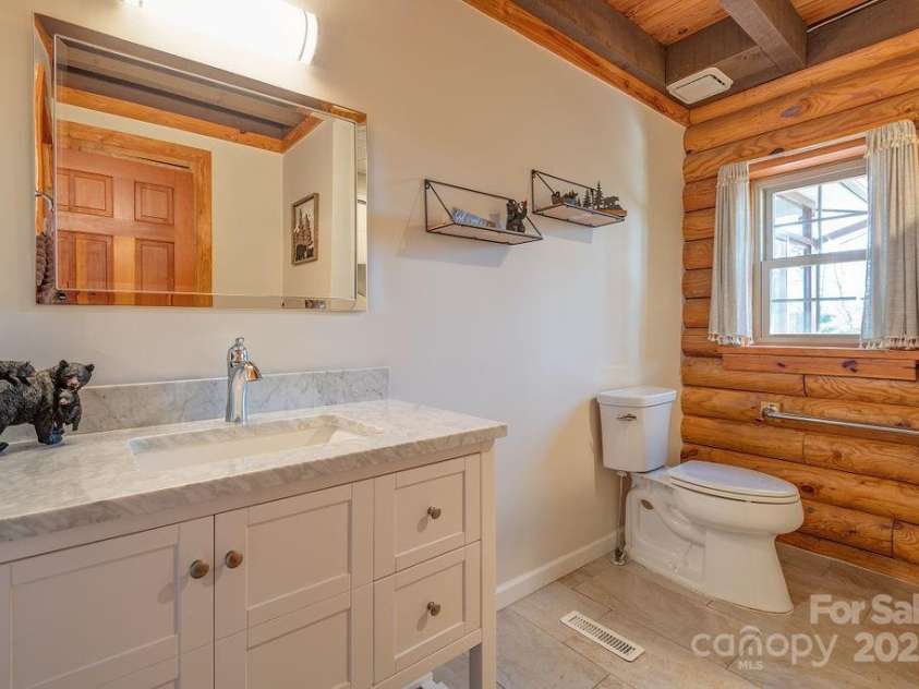 336 Winding Way Lane, Hendersonville, NC 28792.  MLS# CAR4202529, YatesRealty ID 13459. Primary Bathroom