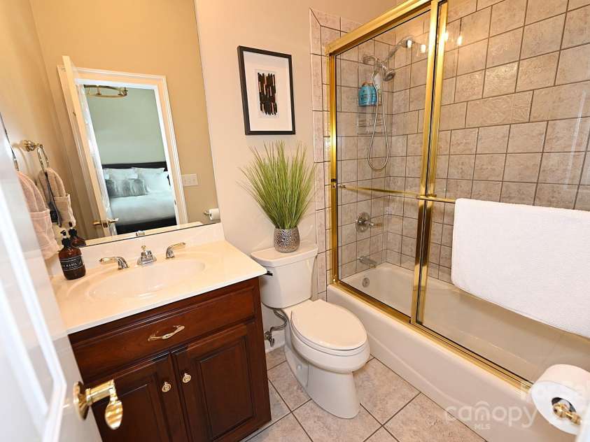 3996 Deer Run Drive, Conover, NC 28613.  MLS# CAR4300299, YatesRealty ID 1346. Upper bedroom suite