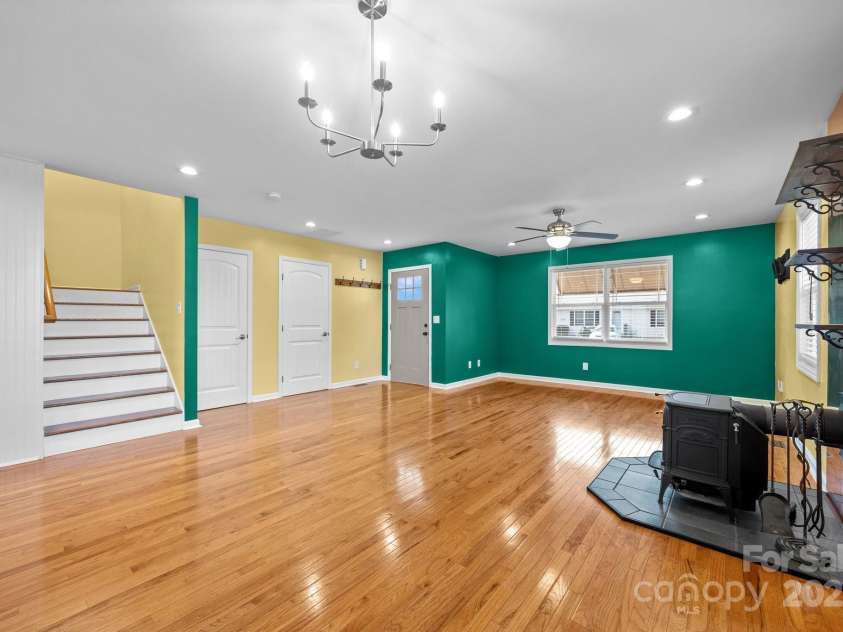 113 Burton Street, Asheville, NC 28806.  MLS# CAR4283610, YatesRealty ID 13460. 