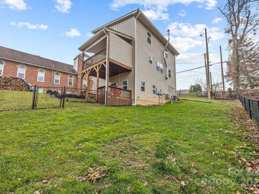 113 Burton Street, Asheville, NC 28806.  MLS# CAR4283610, YatesRealty ID 13460. Fenced yard for both primary and ADU residents to use.