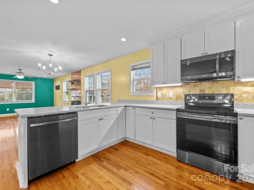 113 Burton Street, Asheville, NC 28806.  MLS# CAR4283610, YatesRealty ID 13460. Overlooks the living/dining areas