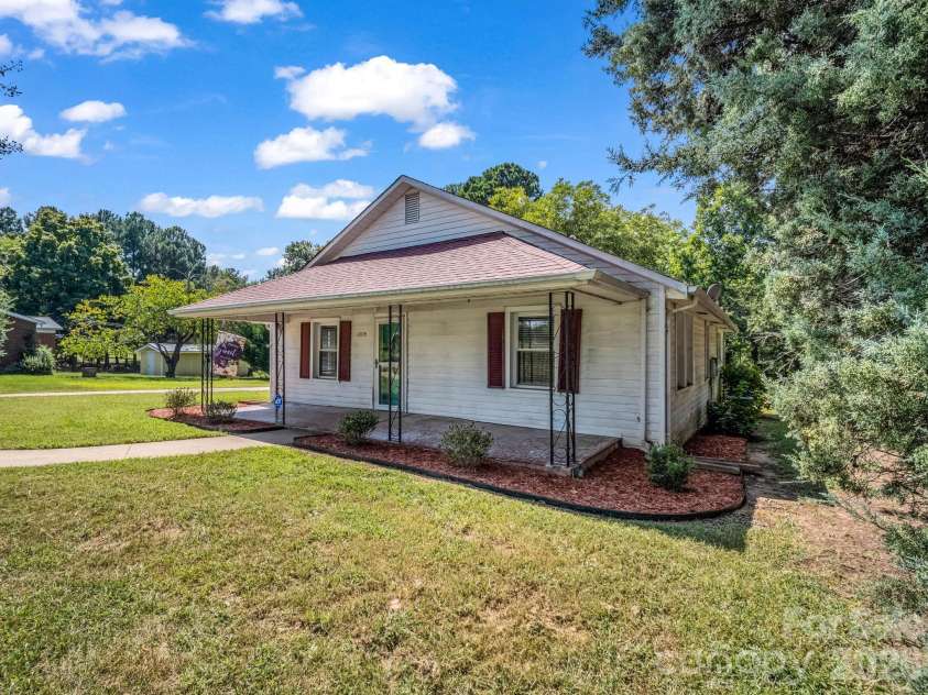 1315 Lithia Springs Road, Shelby, NC 28150.  MLS# CAR4424962, YatesRealty ID 13460. 