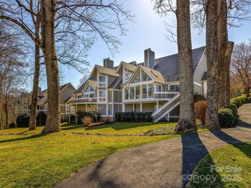 132 Overlook Drive, Flat Rock, NC 28731.  MLS# CAR4214331, YatesRealty ID 13461. 