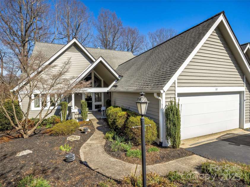 132 Overlook Drive, Flat Rock, NC 28731.  MLS# CAR4214331, YatesRealty ID 13461. 