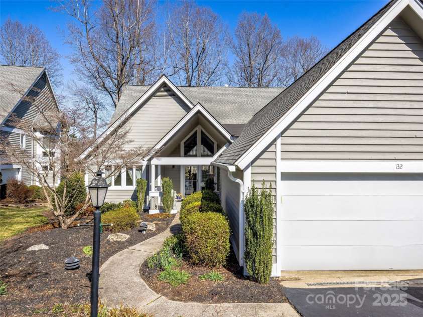 132 Overlook Drive, Flat Rock, NC 28731.  MLS# CAR4214331, YatesRealty ID 13461. 