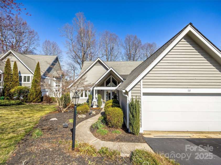 132 Overlook Drive, Flat Rock, NC 28731.  MLS# CAR4214331, YatesRealty ID 13461. 