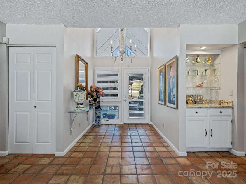 132 Overlook Drive, Flat Rock, NC 28731.  MLS# CAR4214331, YatesRealty ID 13461. 