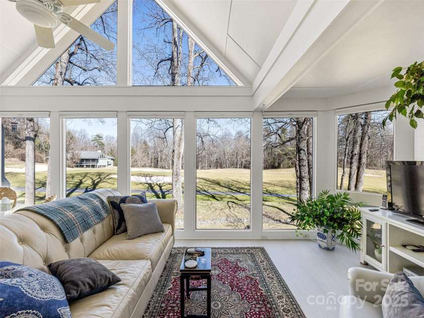 132 Overlook Drive, Flat Rock, NC 28731.  MLS# CAR4214331, YatesRealty ID 13461. 