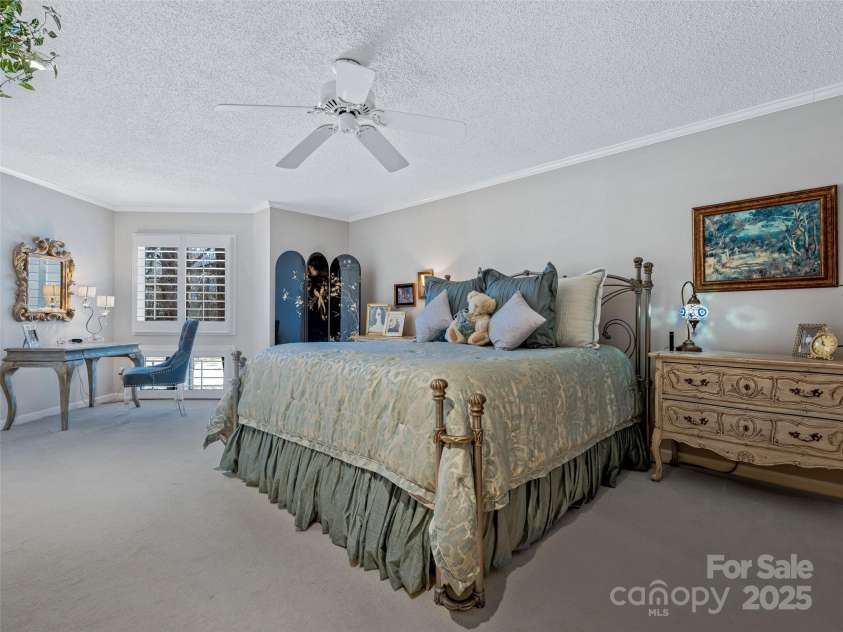 132 Overlook Drive, Flat Rock, NC 28731.  MLS# CAR4214331, YatesRealty ID 13461. 