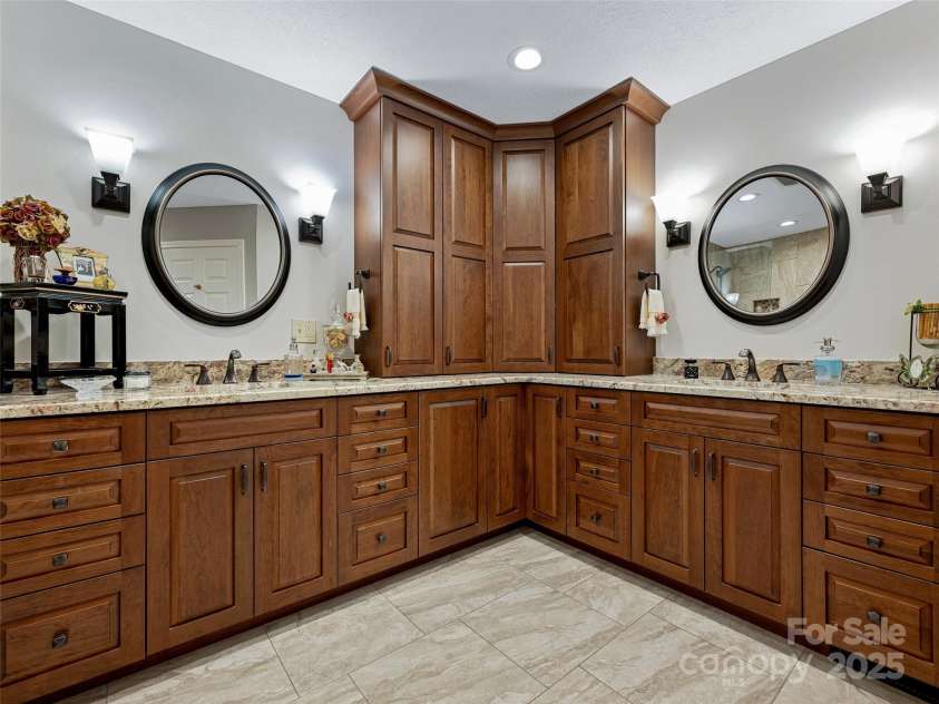 132 Overlook Drive, Flat Rock, NC 28731.  MLS# CAR4214331, YatesRealty ID 13461. 